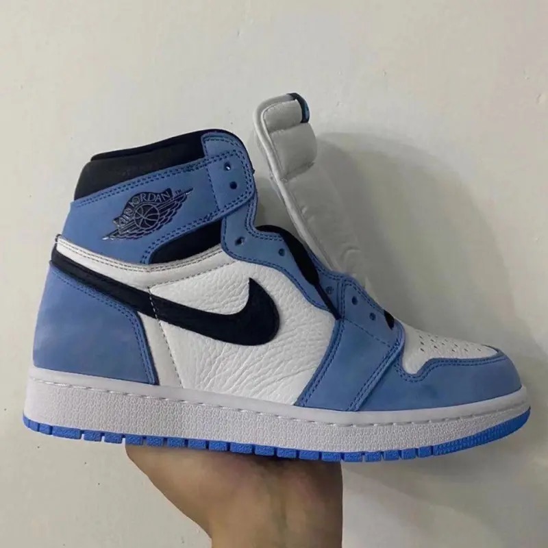 Air Jordan 1 High OG University Blue review Kimi 02