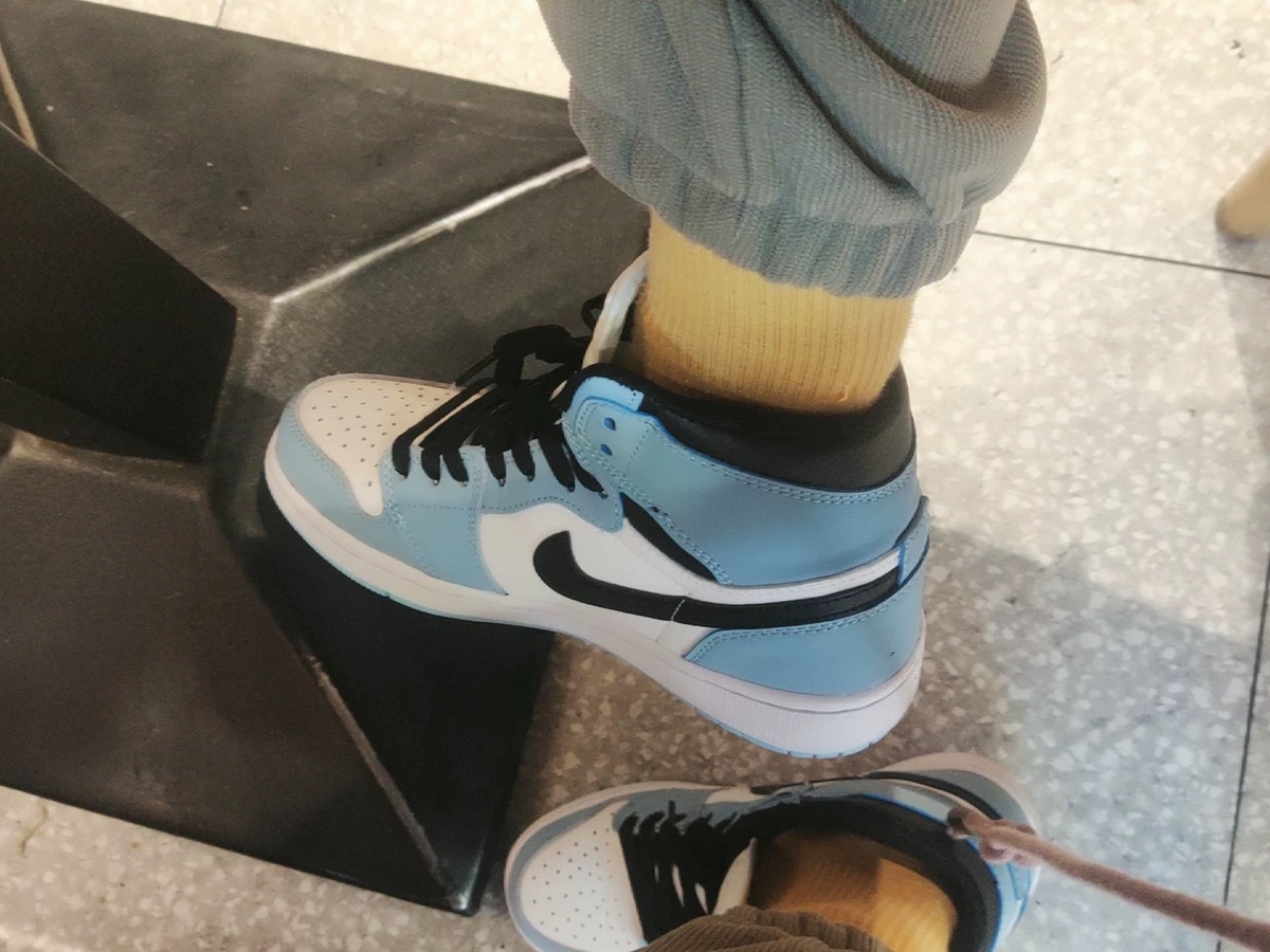 Air Jordan 1 High OG University Blue review jennifer conway 02