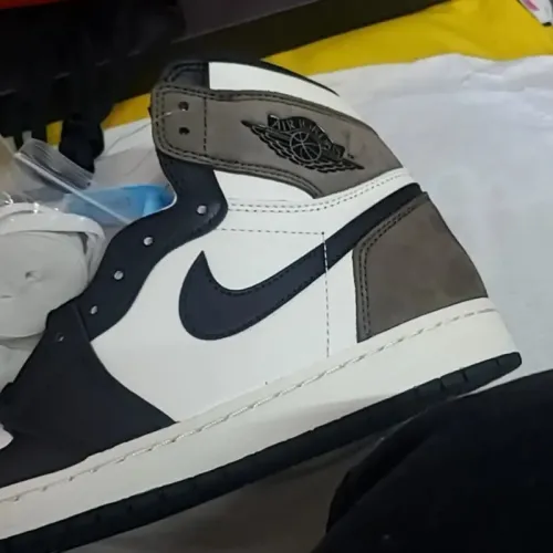 Air Jordan 1 Retro High OG Dark Mocha review 