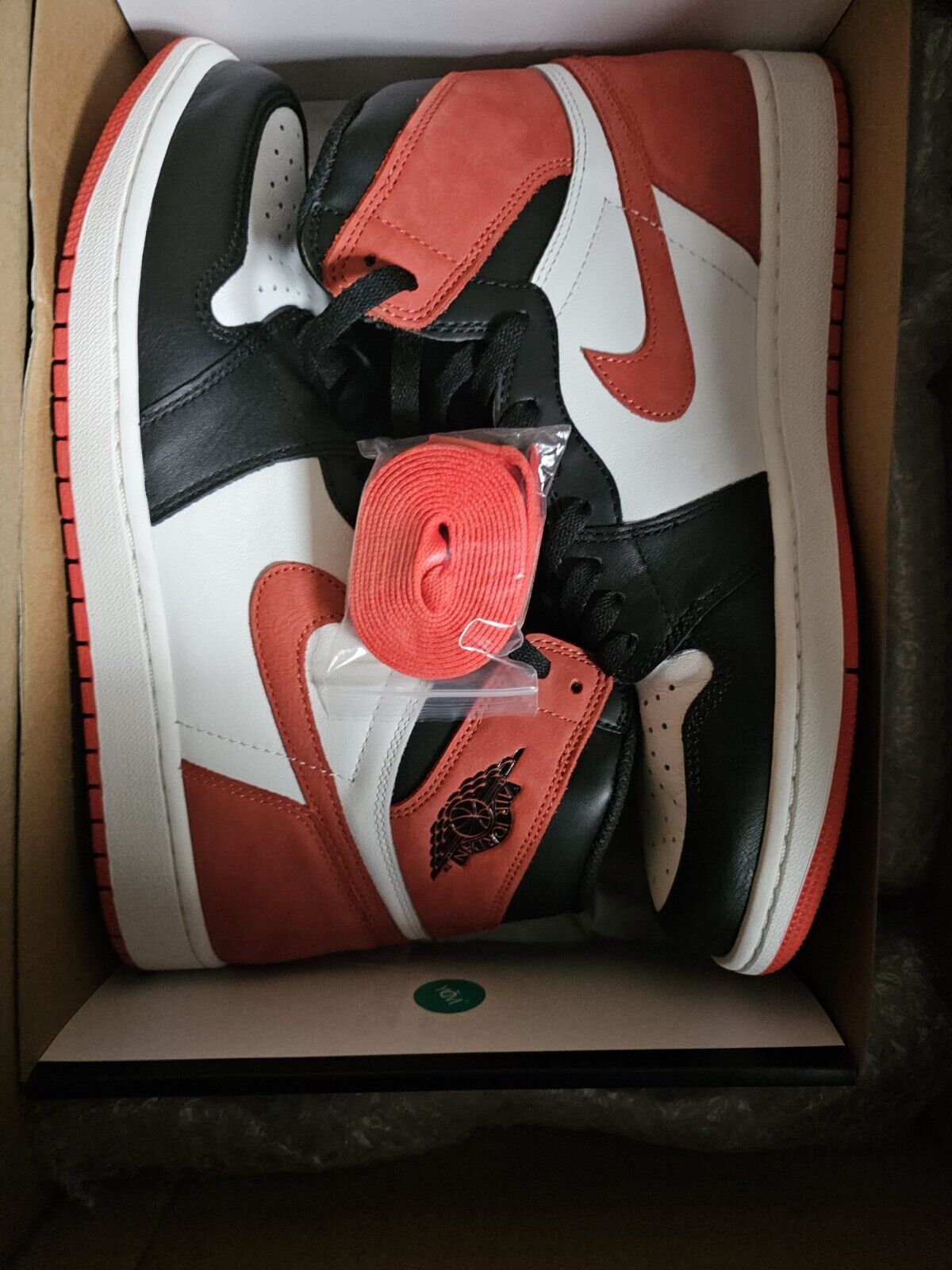 AIR JORDAN 1 RETRO HIGH OG "TRACK RED" review Double 02