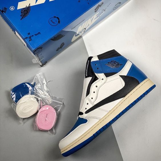 Fragment x Travis Scott x Air Jordan 1 High OG Military review Heng 01
