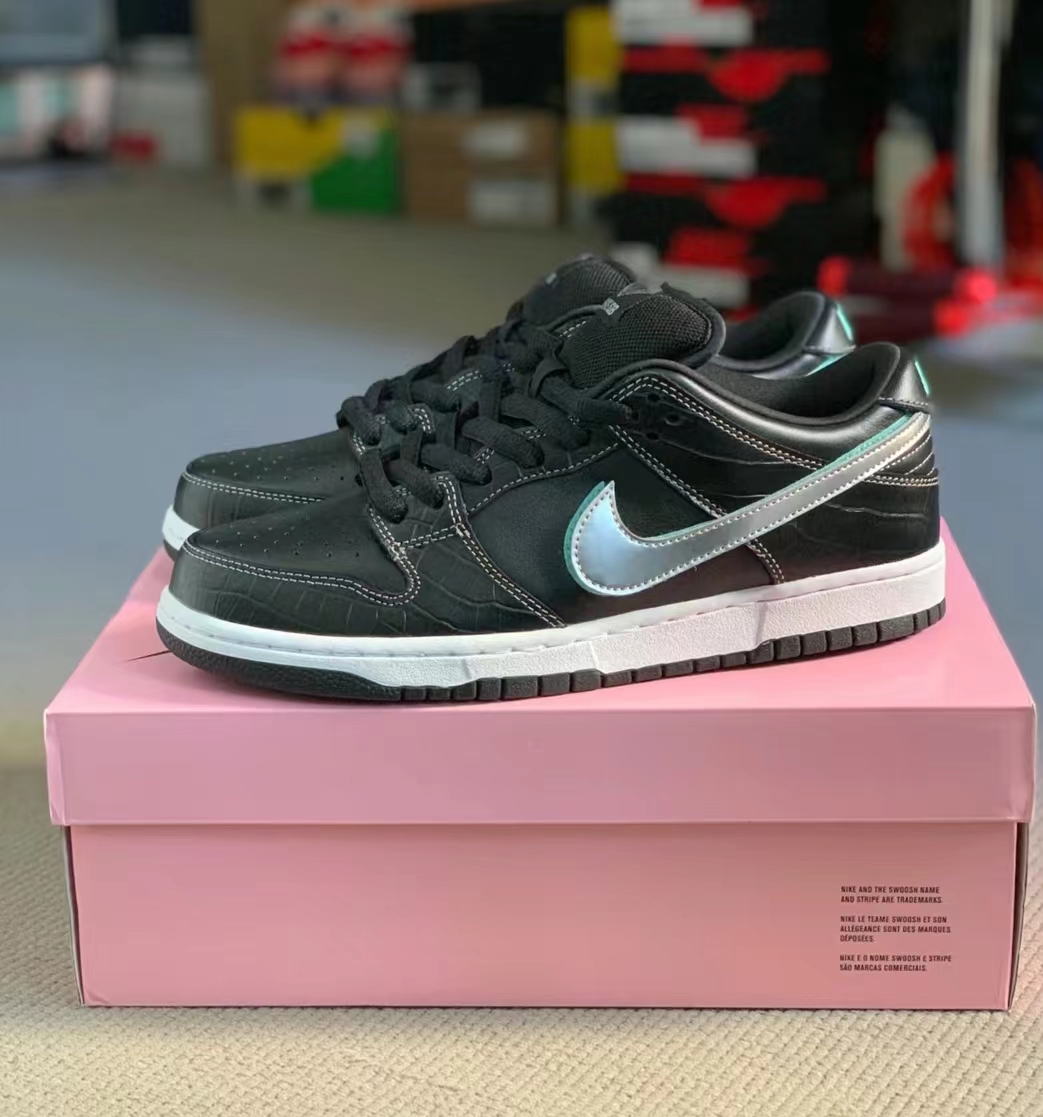 LF  Nike SB Dunk Low Pro OG QS “Black Diamond” review Stream Lover 02