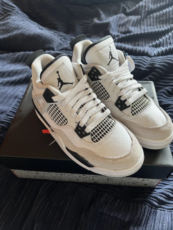 Q4 Batch Air Jordan 4 Retro Military Black review Dorothy 02