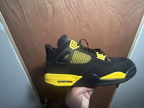 Q4 Batch Air Jordan 4 Thunder review 