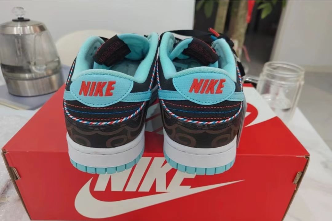 LF Nike Dunk Low Barber Shop - Black review Traveling man 02