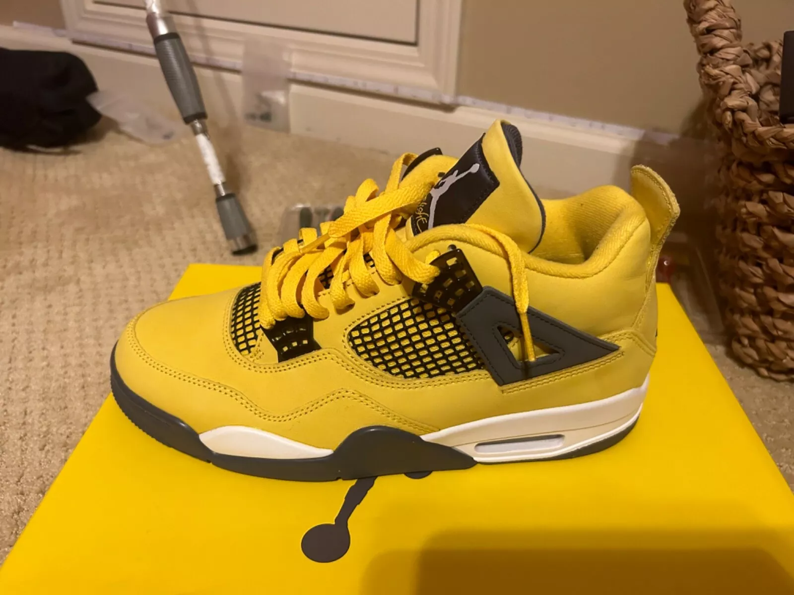 Q4 Batch Air Jordan 4 Retro LS Lightning review Jorge Luis Hernández 01