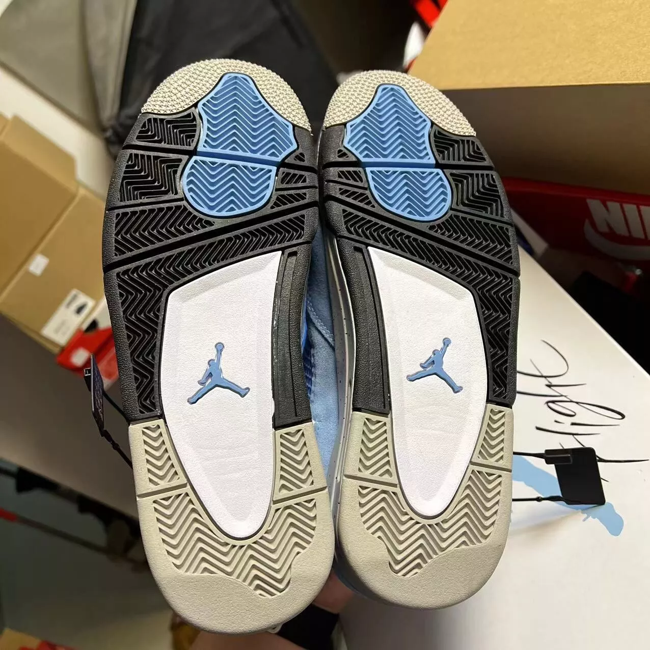 Q4 Batch Air Jordan 4 SE University Blue review Hannidy mills 02