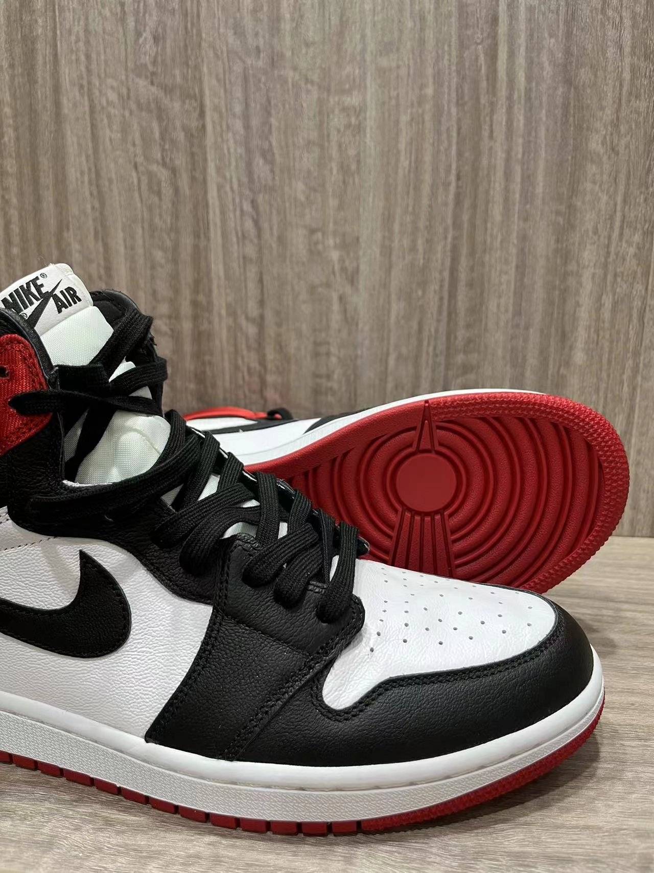 OG Air Jordan 1 High OG Black Toe review Yuri 01