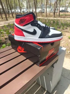OG Air Jordan 1 High OG Black Toe review Zoey