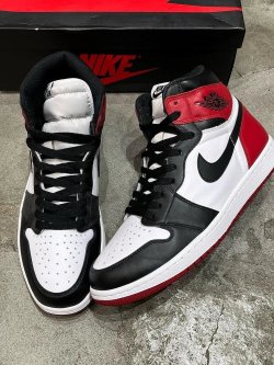 OG Air Jordan 1 High OG Black Toe review Bella 01
