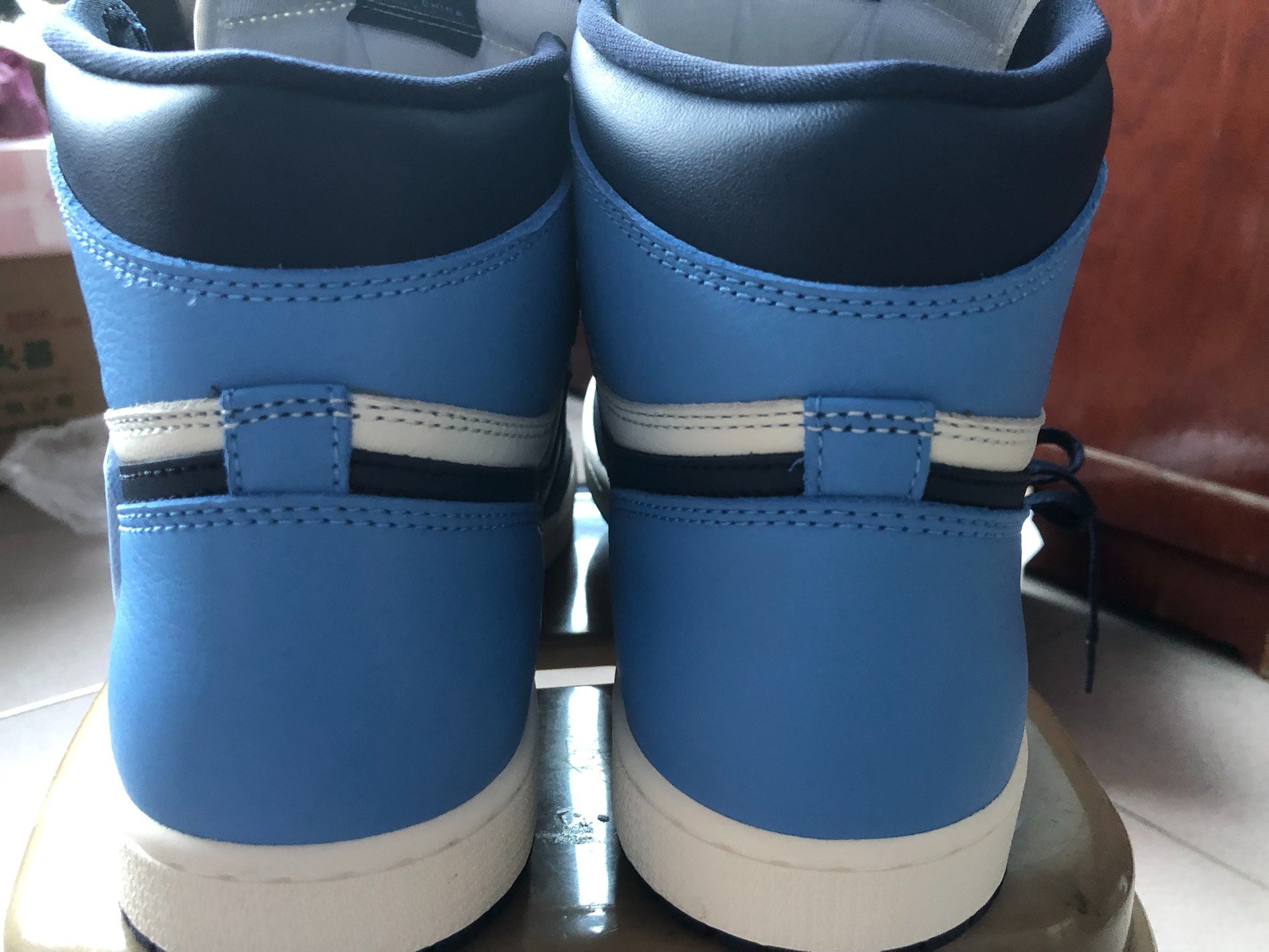 OG Air Jordan 1 Retro High OG Obsidian University Blue review Tia 02