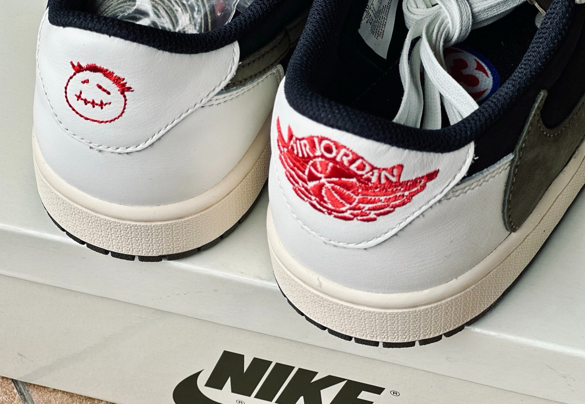 OG Travis Scott x Air Jordan 1 Low White Brown Barb review Xiu 02