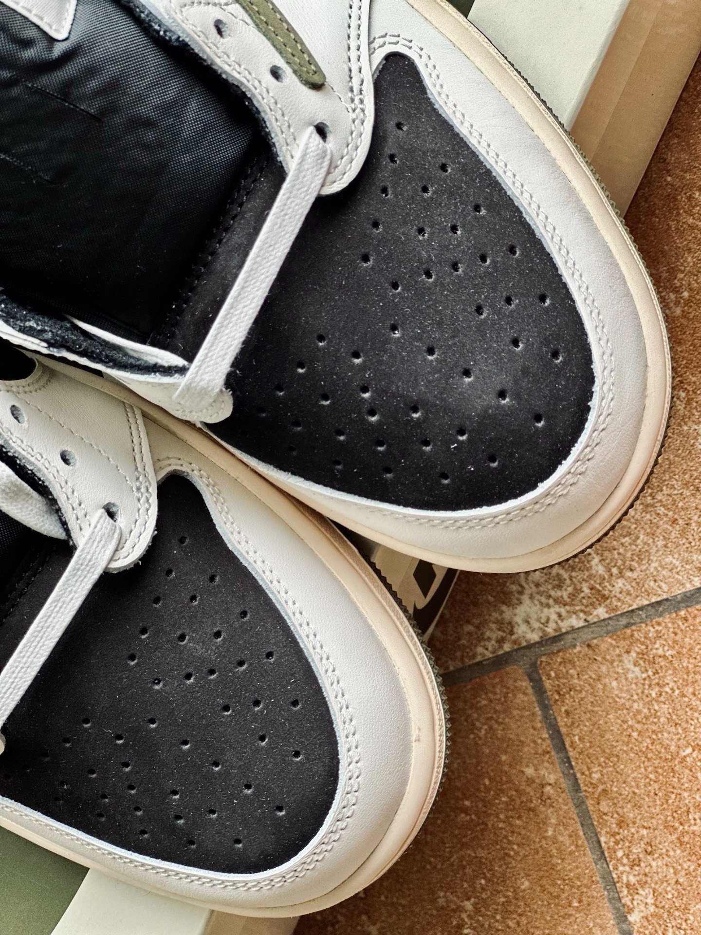 OG Travis Scott x Air Jordan 1 Low White Brown Barb review Zac 01