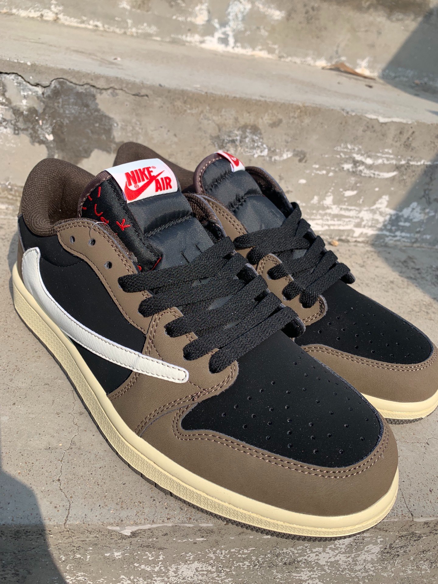 OG Travis Scott x Air Jordan 1 Low OG SP-T review Ben 04