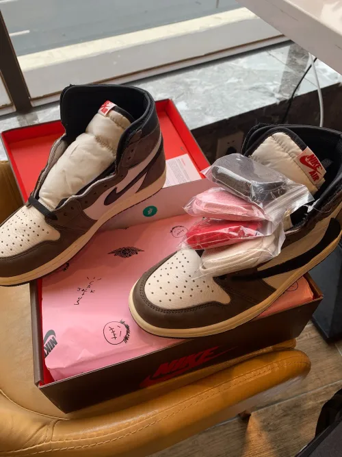 OG Travis Scott x Air Jordan 1 High OG TS SP  review 