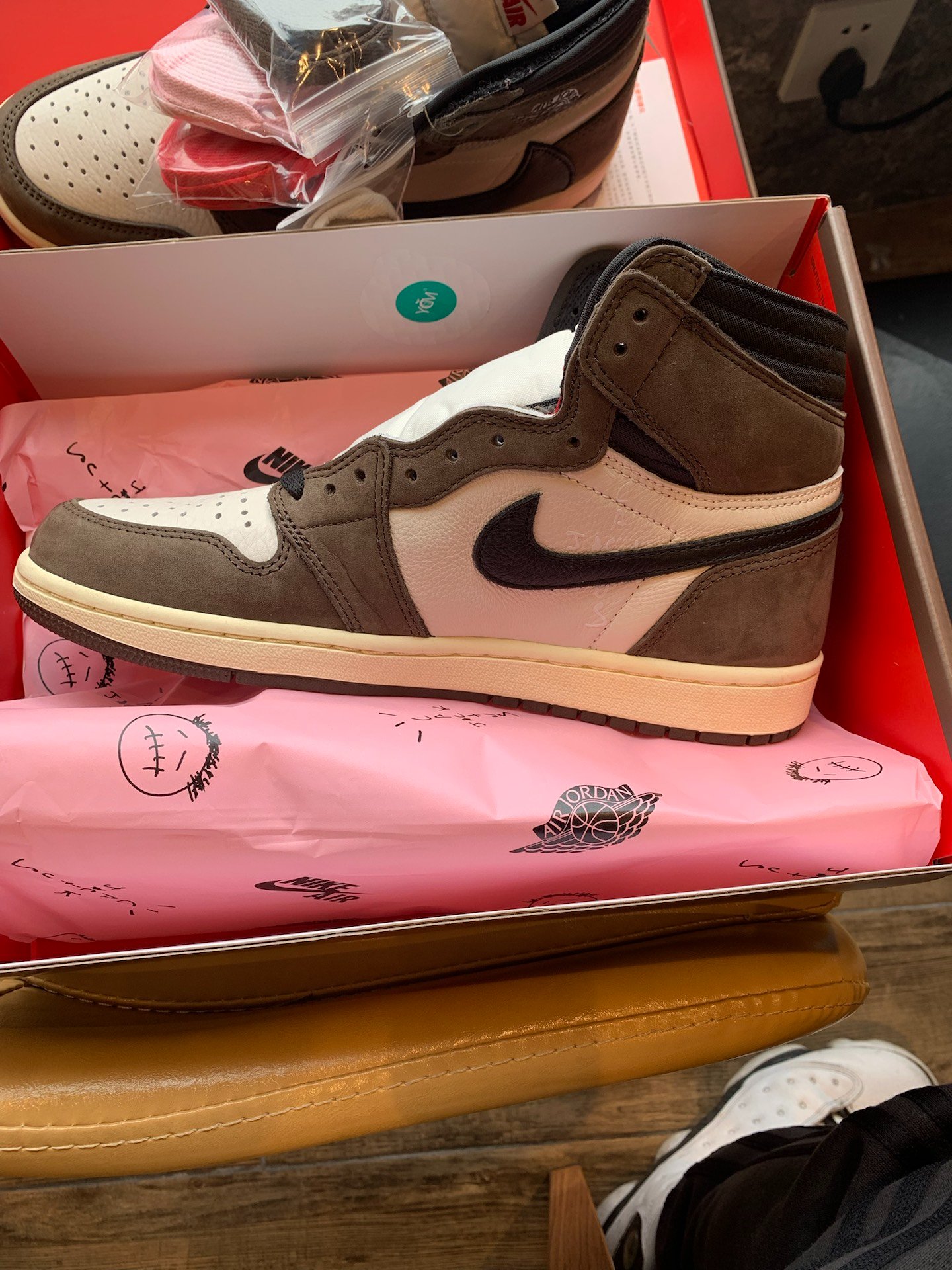 OG Travis Scott x Air Jordan 1 High OG TS SP  review Zoey 02