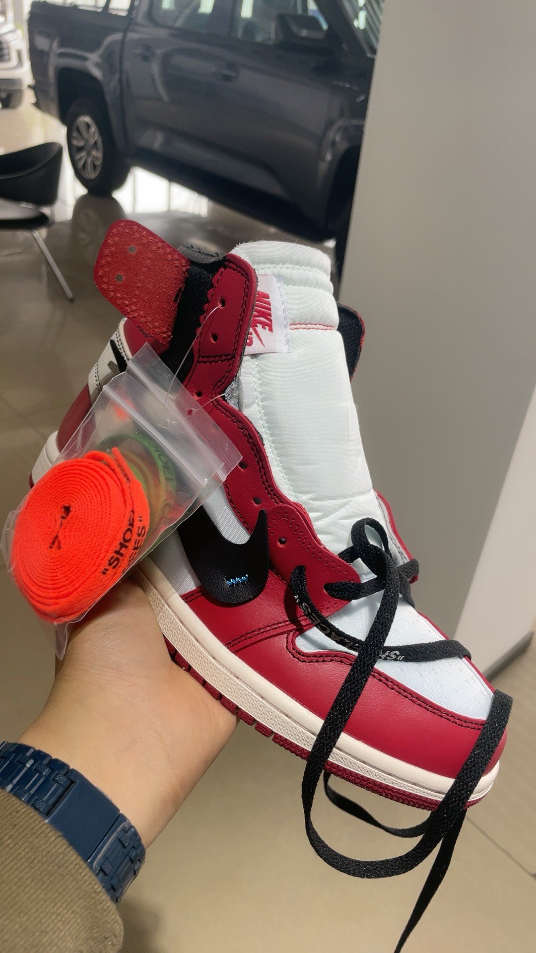 OG OFF-WHITE x Air Jordan 1 High Chicago review Tia 02