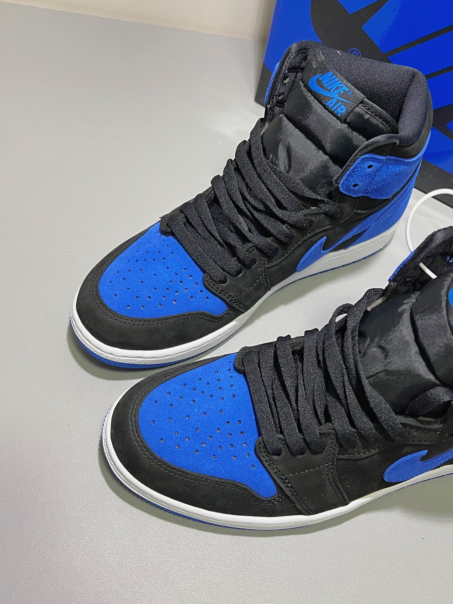 OG Batch Air Jordan 1 High OG “Royal Reimagined” review Ian 04