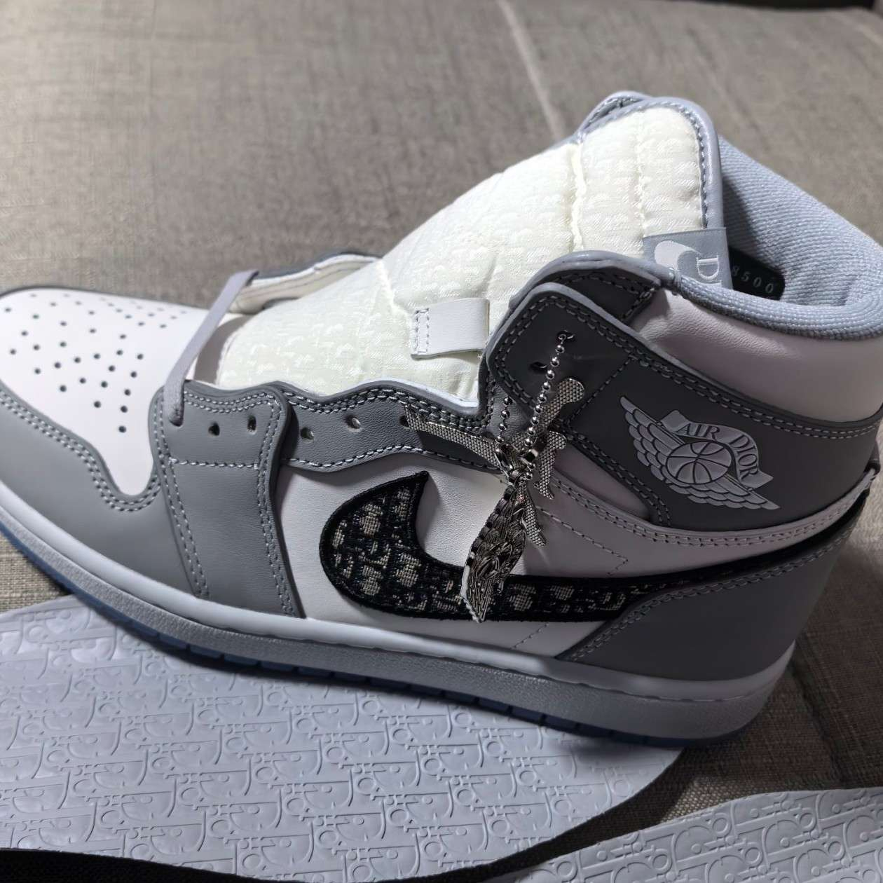 XP Dior x Air Jordan 1 High OG review Yara 01