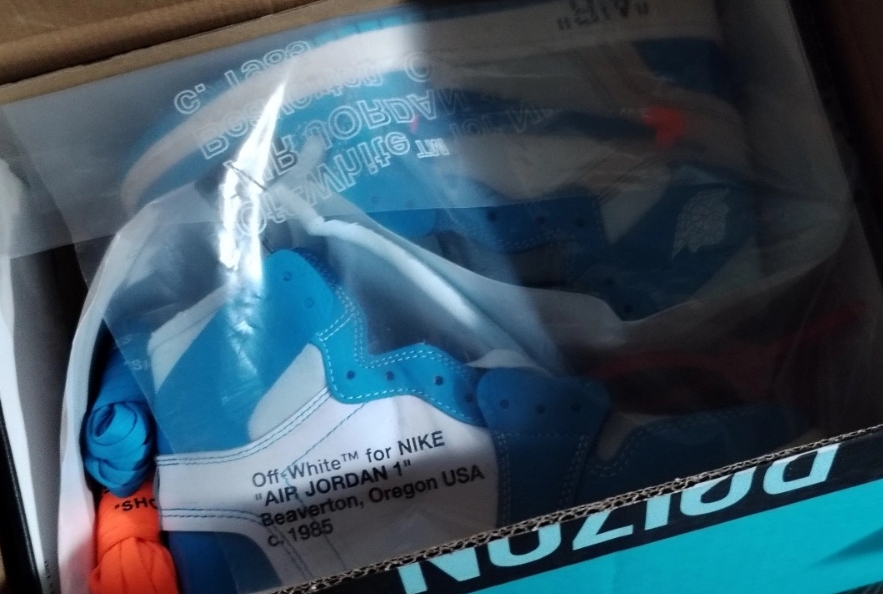 Off White   Off White x Air Jordan 1 “UNC review Yara 01