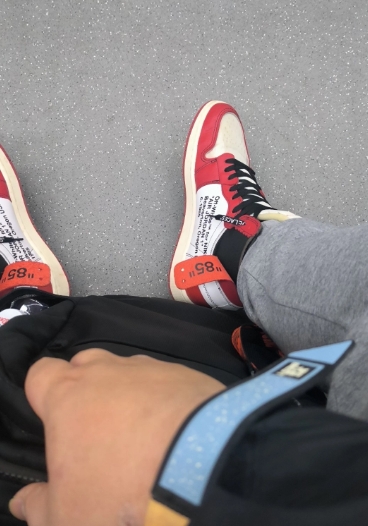    OFF-WHITE x Air Jordan 1 High OG 10X“Chicago” review Henry