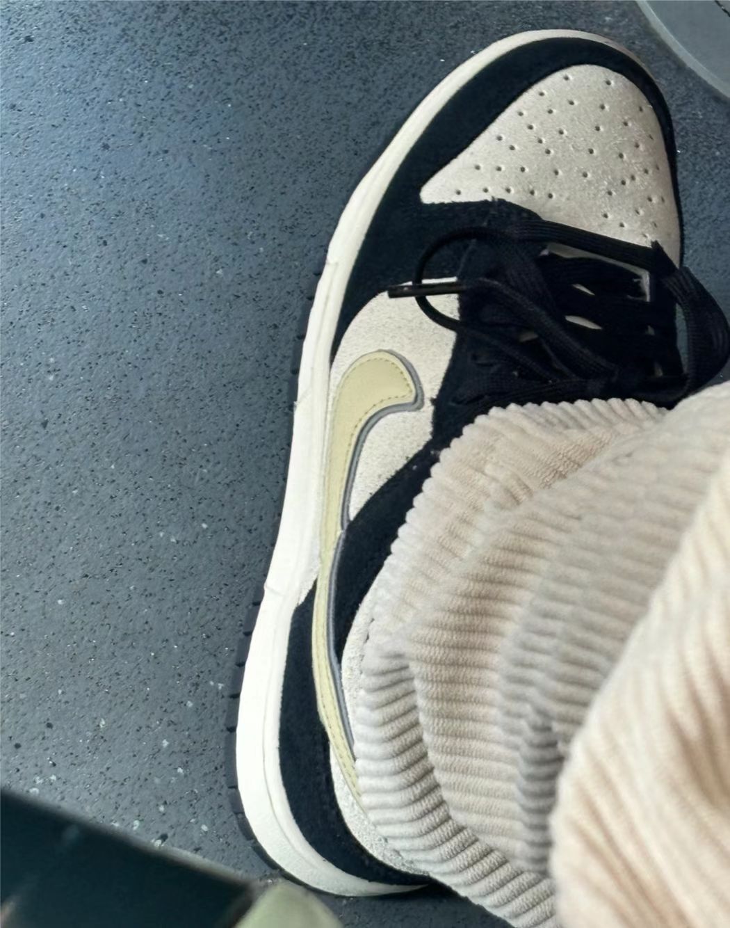 LF Nk SB Dunk Low White Dark Blue review Judyy 01