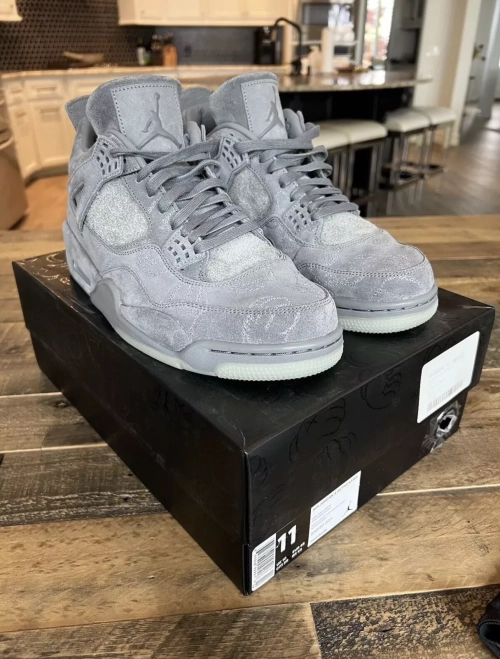Q4 Batch KAWS X Air Jordan 4 Retro review 