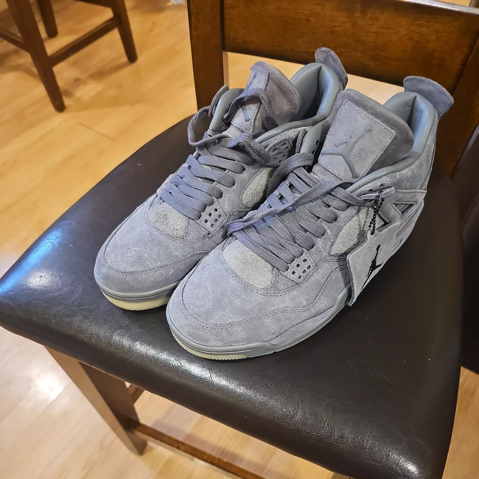 Q4 Batch KAWS X Air Jordan 4 Retro review Carlos salas 01