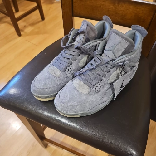 Q4 Batch KAWS X Air Jordan 4 Retro review 