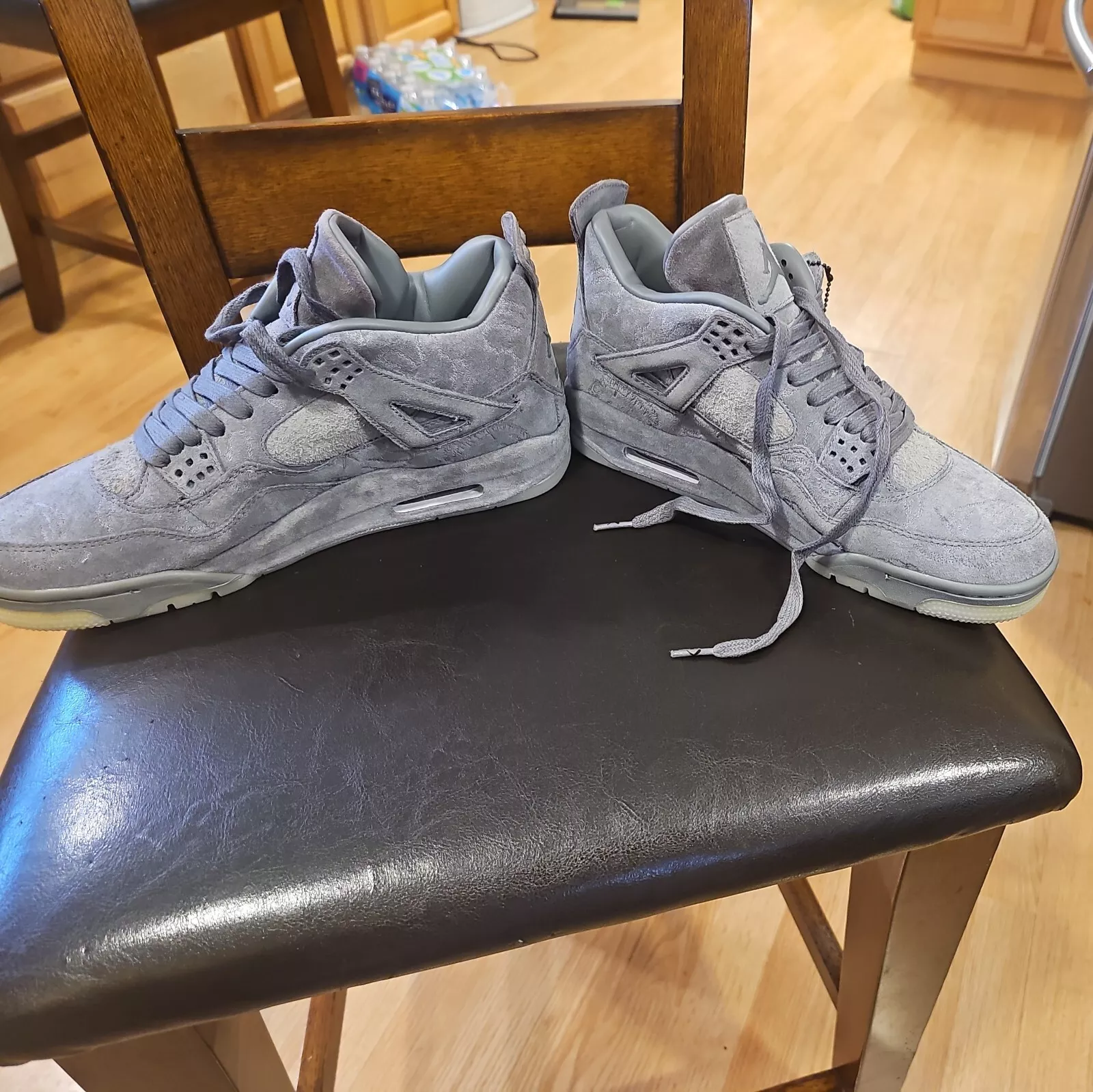 Q4 Batch KAWS X Air Jordan 4 Retro review Carlos salas 02