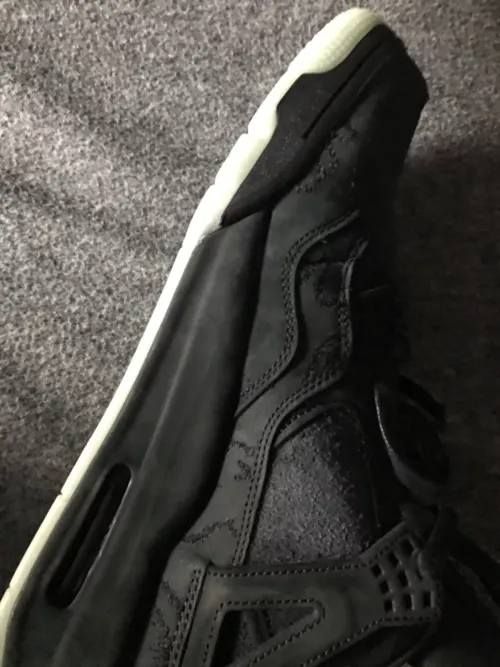 Q4 Batch Air Jordan 4 Retro KAWS Black review 