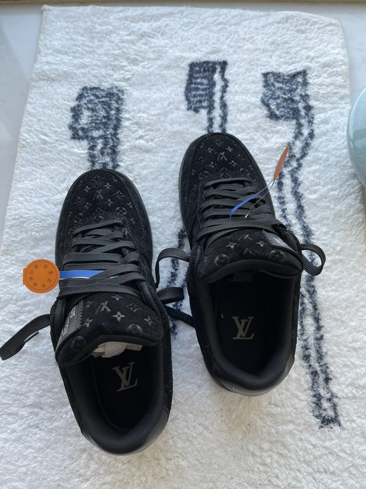 Louis Vuitton x Nike Air Force 1 All Black review Erick 02