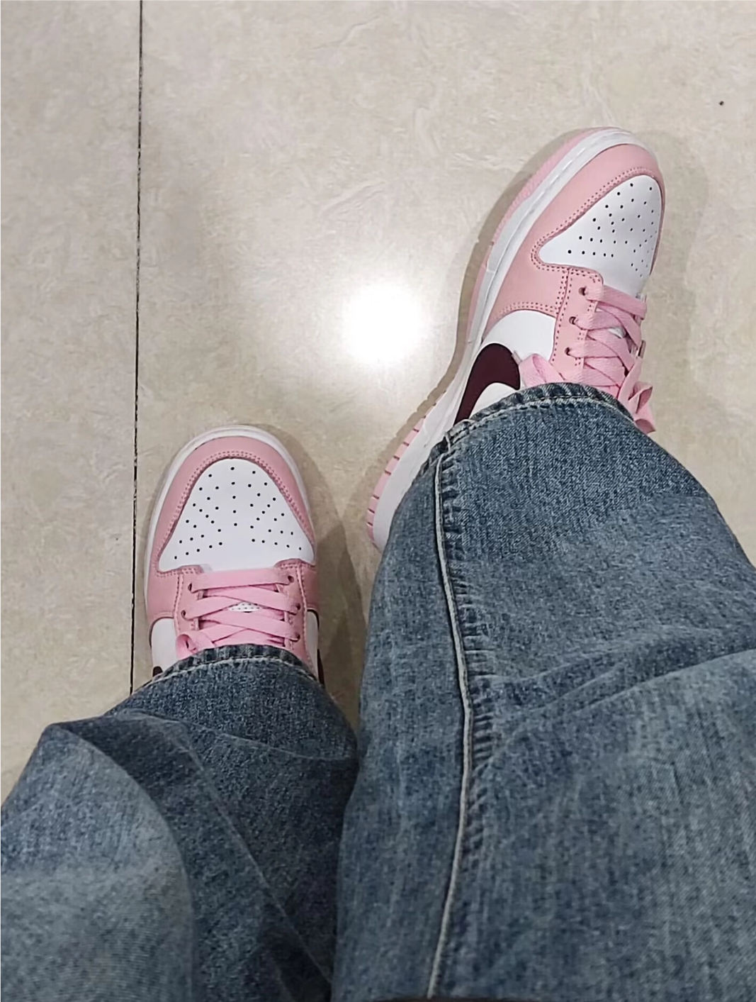 LF Nike SB Dunk Low（GS）Strawberry Powder review BElla 02