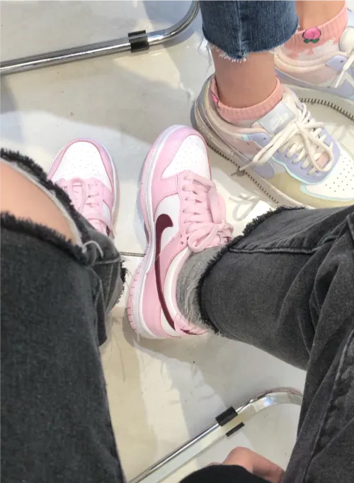 LF Nike SB Dunk Low（GS）Strawberry Powder review 