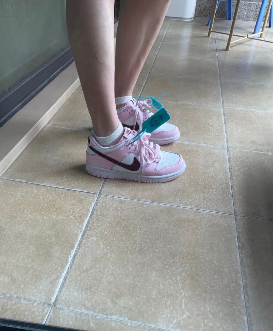 LF Nike SB Dunk Low（GS）Strawberry Powder review Asher 01