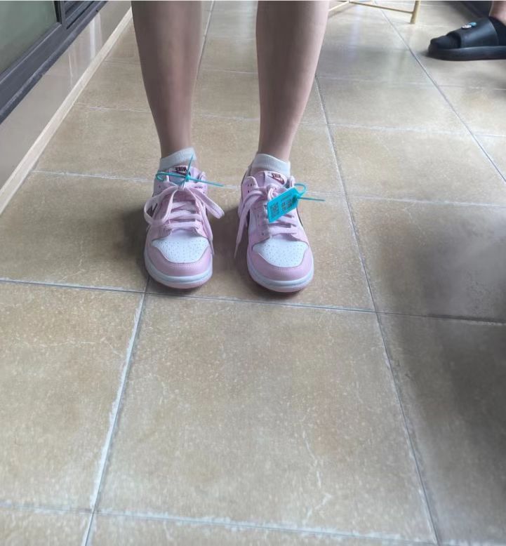 LF Nike SB Dunk Low（GS）Strawberry Powder review Asher 02