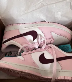 LF Nike SB Dunk Low（GS）Strawberry Powder review Duane Loya