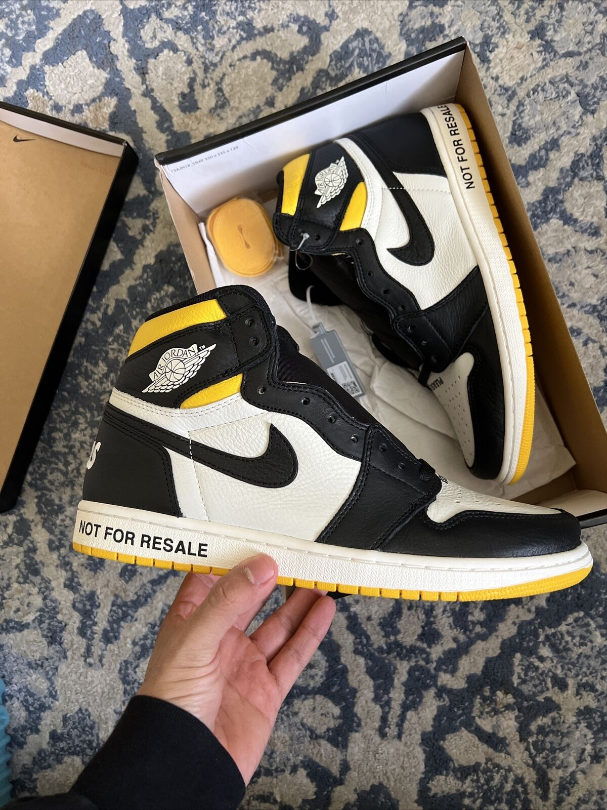 XP Air Jordan 1 NRG OG High “NOT FOR RESALE”Varsity Maize  review Yara 02