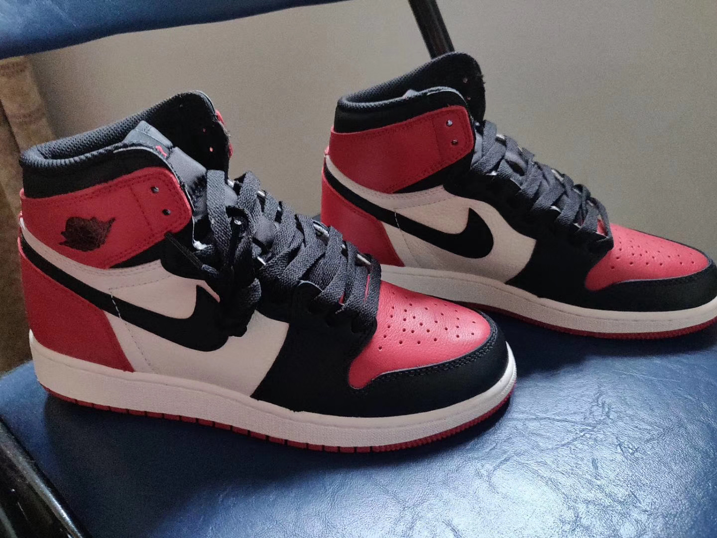 XP Air Jordan 1 High OG “Bred Toe review Dana 01