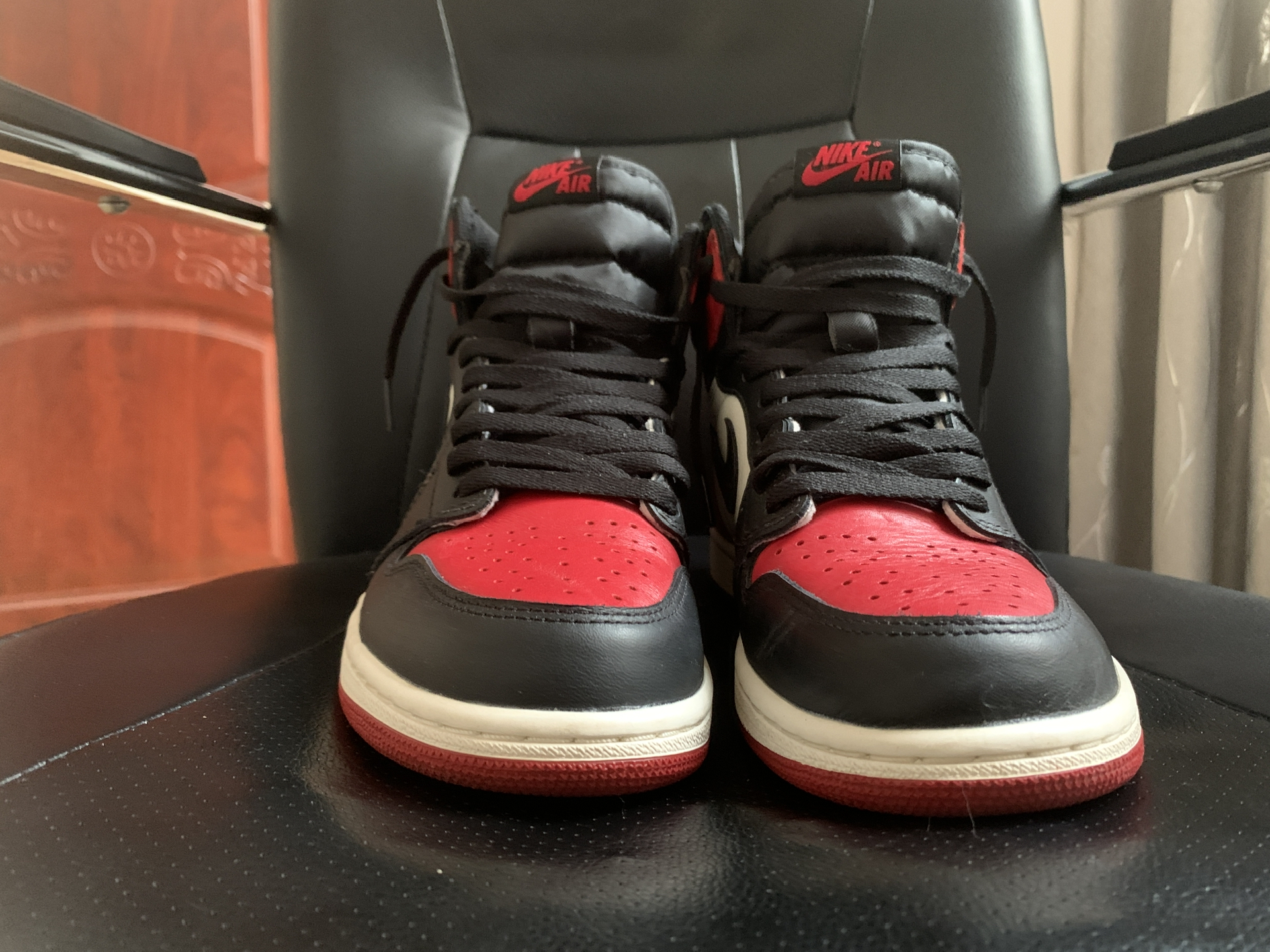 XP Air Jordan 1 High OG “Bred Toe review Holly 01