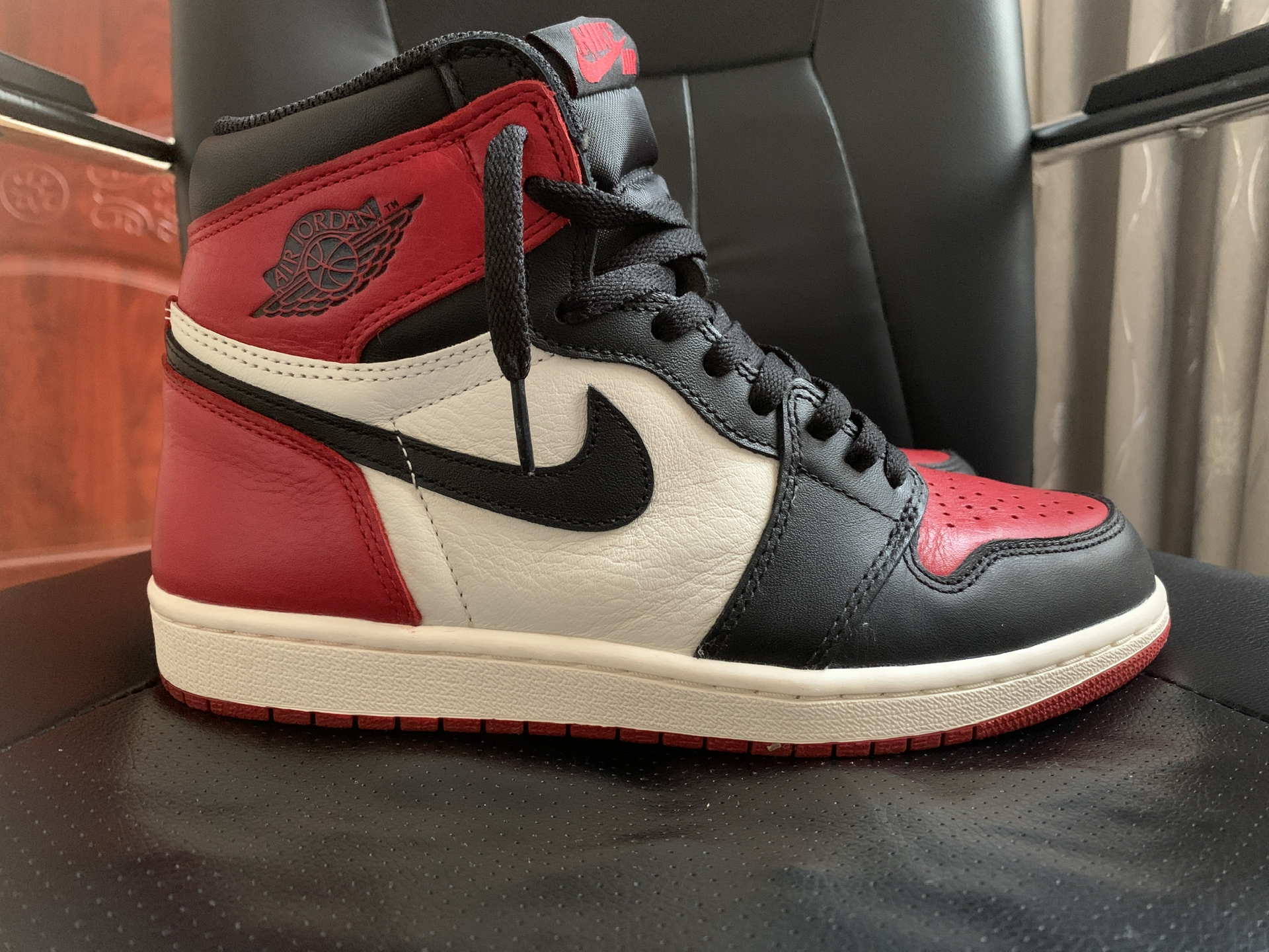 XP Air Jordan 1 High OG “Bred Toe review Holly 03