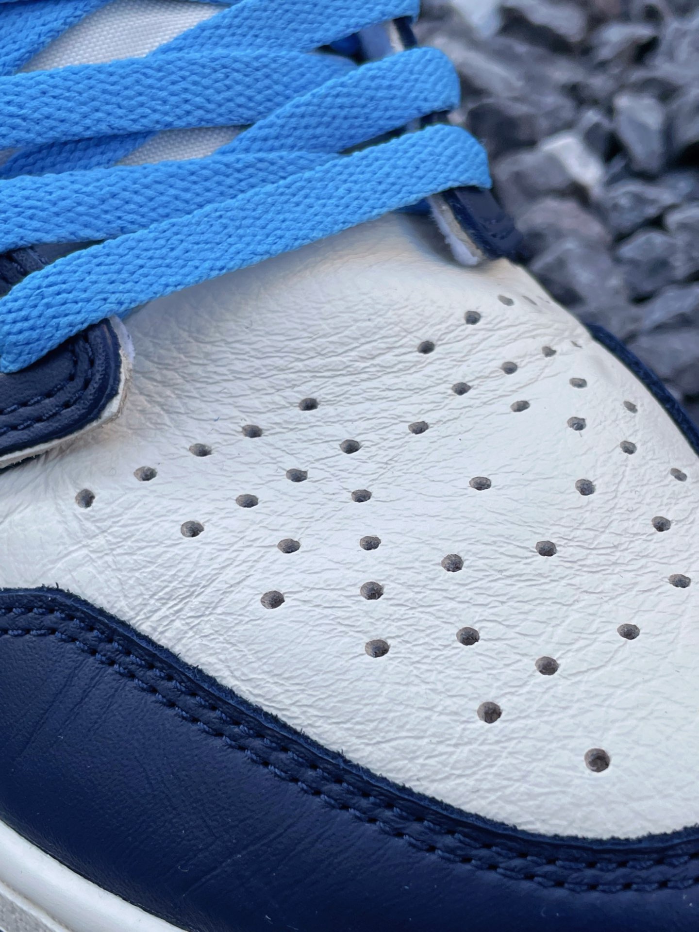 XP Air Jordan 1 Retro High OG “Obsidian University Blue” review Jade 01