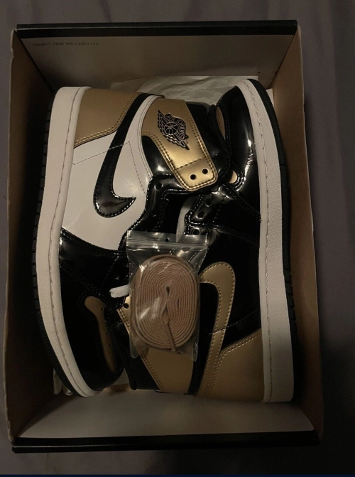  XP Air Jordan 1 Retro High OG “Gold Toe”  review 