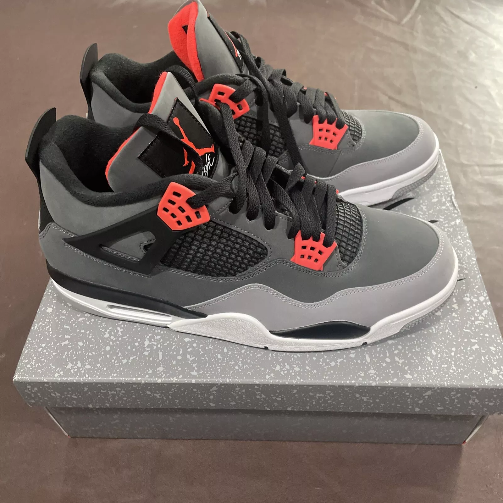 Q4 Batch Air Jordan 4 Red Glow Infrared review Alfredo naar 01