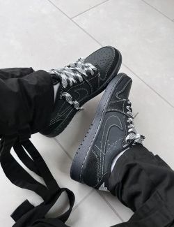 XP   Travis Scott x Air Jordan 1 Low OG SP Black Phantom review Grace 01