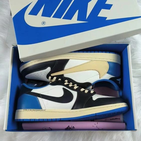  XP  Travis Scott x Fragment Design x Air Jordan 1 Low review Casey 01