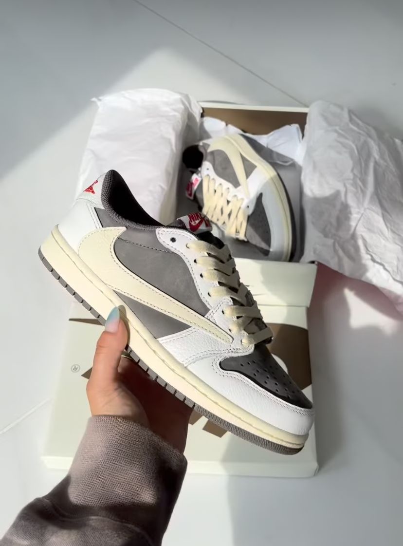 XPTravis Scott x Air Jordan 1 Low White Brown Barb review Yara