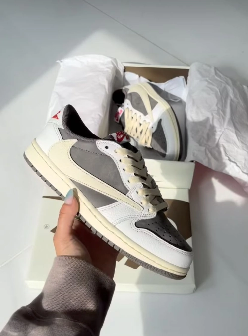  XPTravis Scott x Air Jordan 1 Low White Brown Barb review 