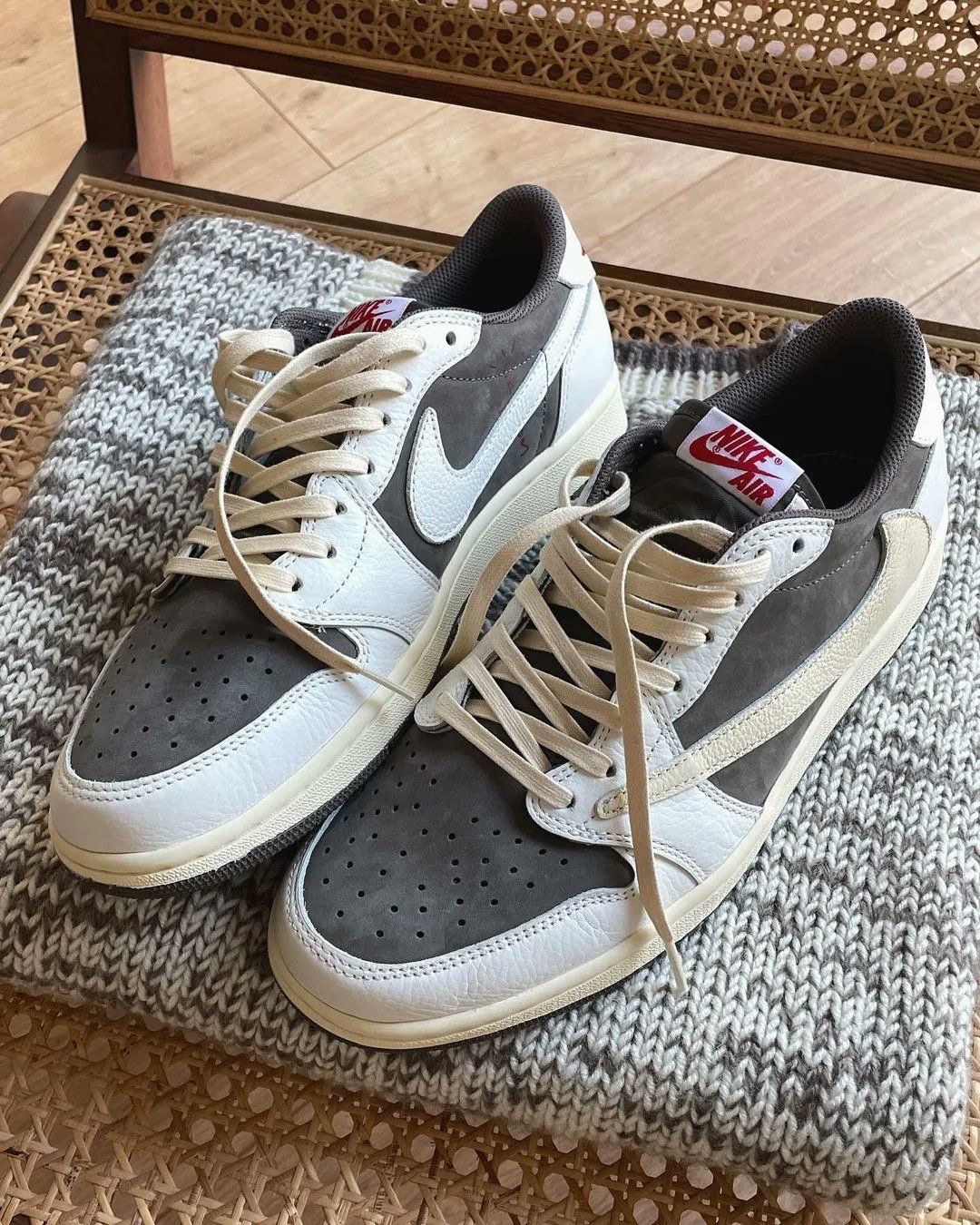  XPTravis Scott x Air Jordan 1 Low White Brown Barb review Frank 02