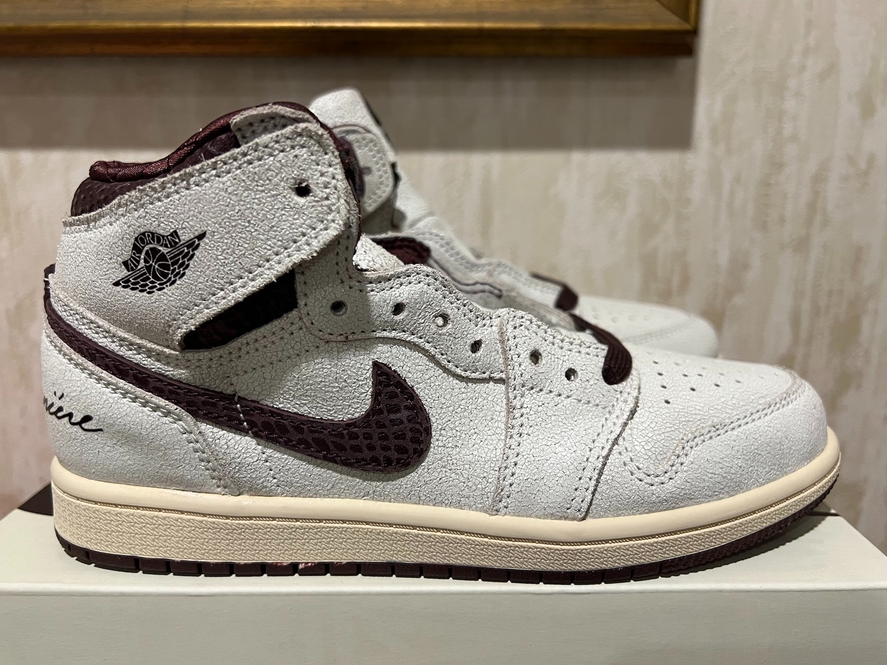  XP  Air Jordan 1 High OG Grey Brown Snake Pattern review Fiona 01